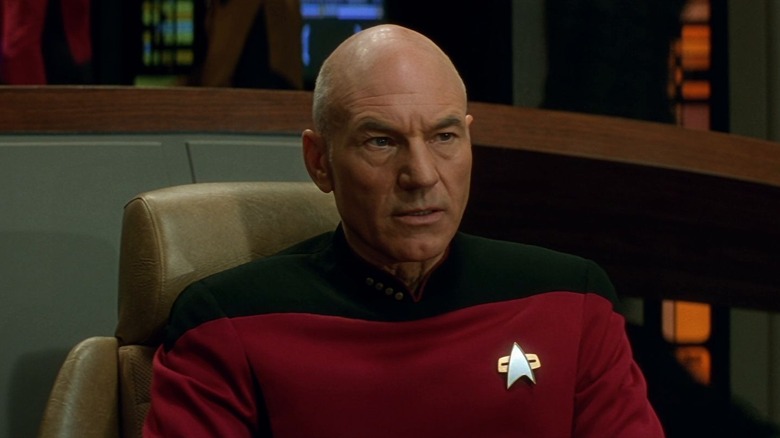 Capitán Picard en la silla del capitán en Star Trek: Generaciones