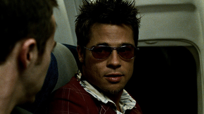 Tyler (Brad Pitt) in plane