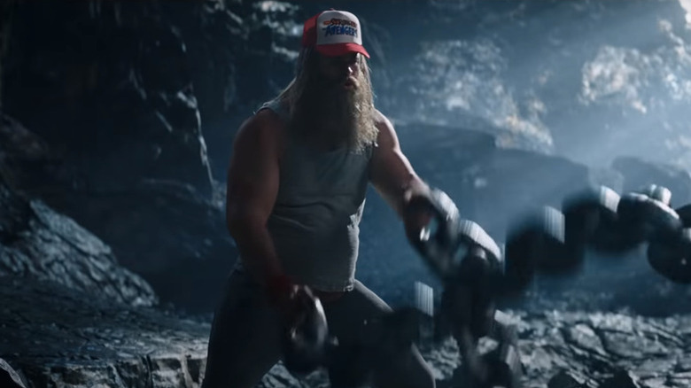 Thor working out in Thor: Love and Thunder