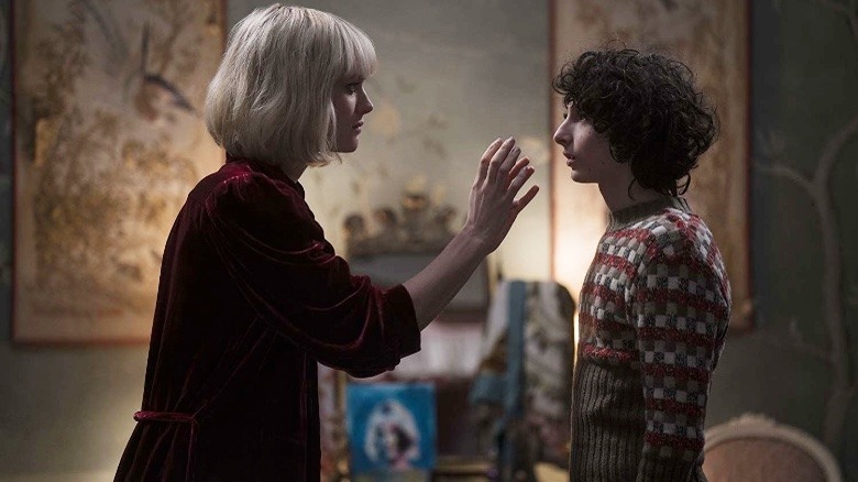 Mackenzie Davis and Finn Wolfhard in The Turning