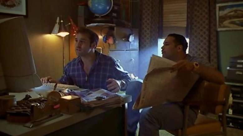 Jeremy Piven as Tyler Ward and a friend in a cluttered apartment, on a computer, in an episode of the 2002 version of The Twilight Zone.