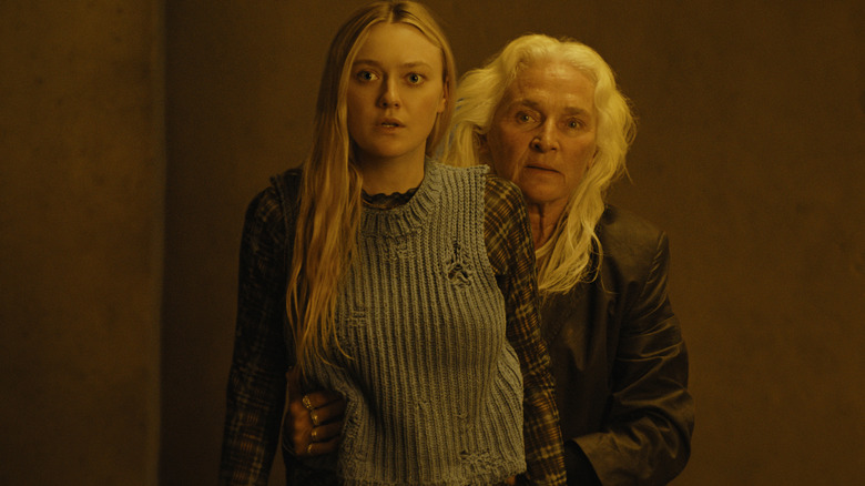 Os Vigilantes, Dakota Fanning, Olwen Fouéré