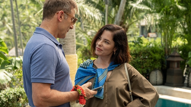 Timothy and Victoria talking at the resort on The White Lotus