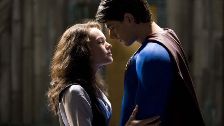 Superman and Lois Lane lean in for a kiss in Superman Returns