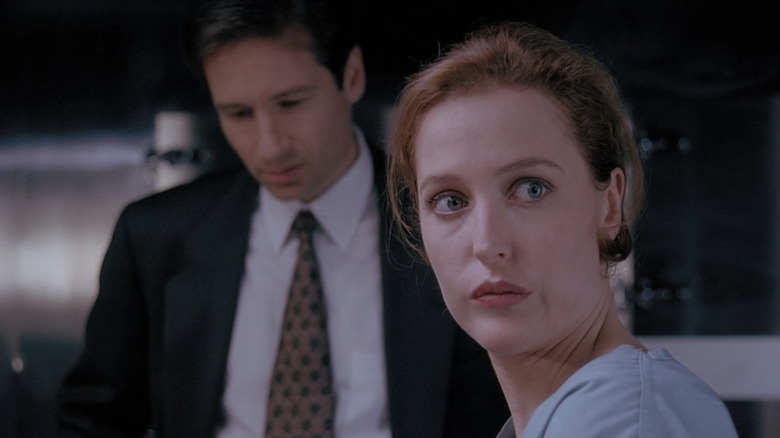 Mulder and Scules perform eerie autopsy in x-files