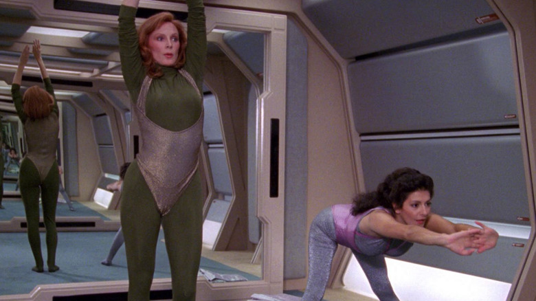 Gates McFadden e Marina Sirtis em Star Trek: A Próxima Geração