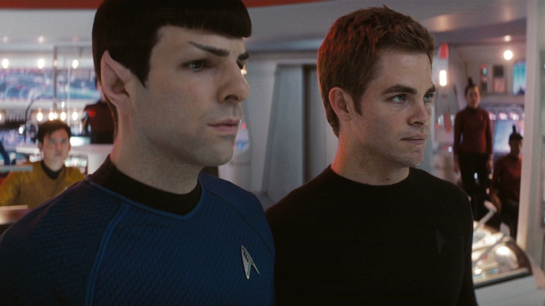 Die 2009er Versionen von Spock und Kirk auf der Brücke der USS Enterprise