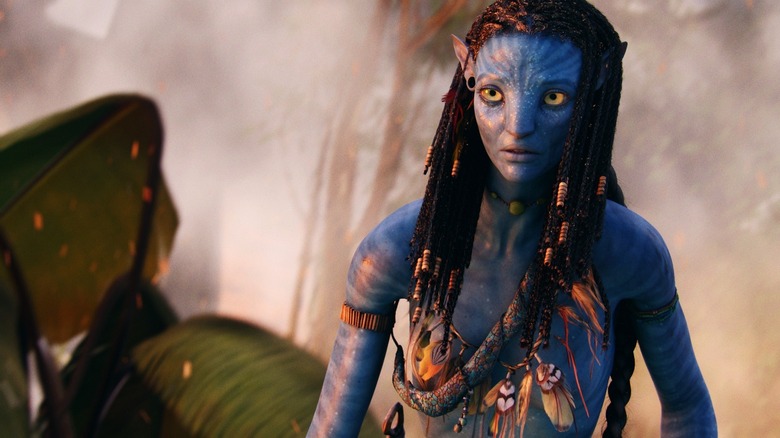 Zoe Saldaña's Neytiri looking mortified in the forests of Pandora in Avatar