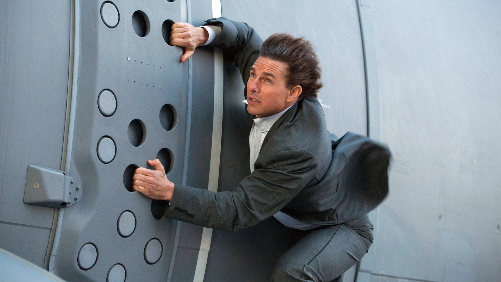 Tom Cruise S Plane Stunt In Mission Impossible Rogue Nation Took Some Convincing