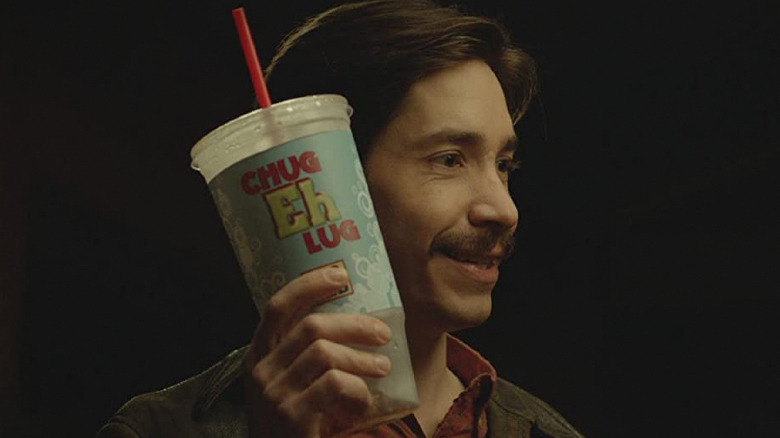 Justin Long with a drink in Tusk