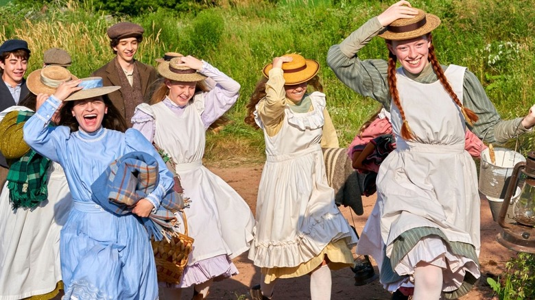 Anne and her friends return from school