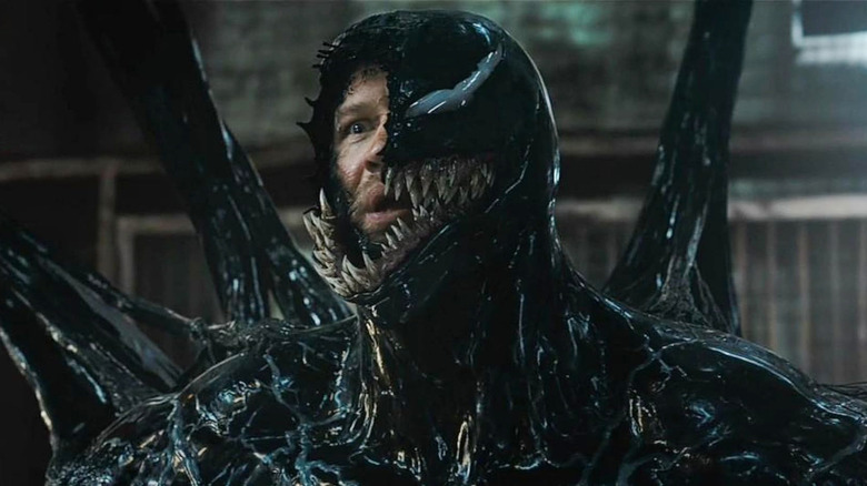 Eddie Brock se transformando em Venom em Venom: The Last Dance