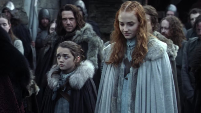 Game of Thrones, Arya and Sansa in Winterfell, season 1