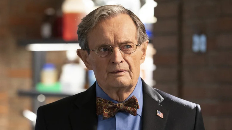 Ducky Mallard dari David McCallum mengenakan dasi kupu -kupu di NCIS