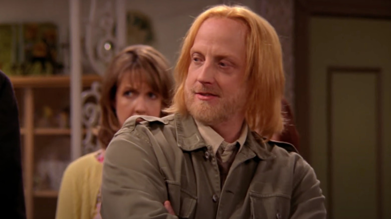 Chris Elliott as Peter MacDougall looks disgusted in Everybody Loves Raymond