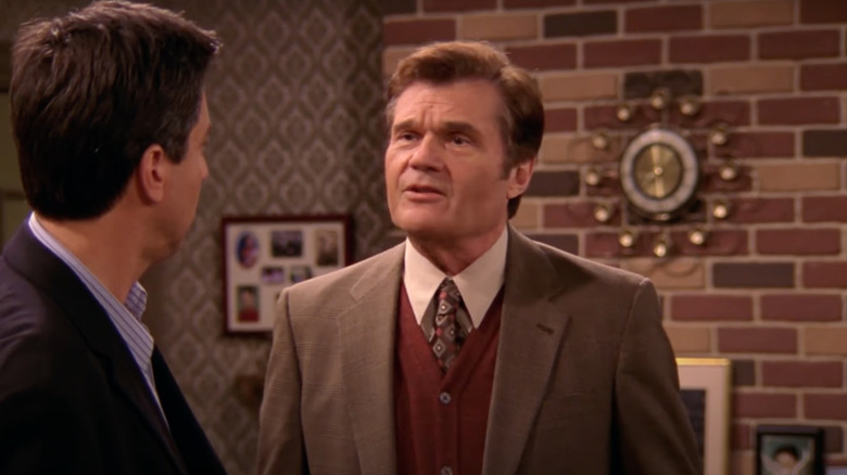 Fred Willard as Hank MacDougall talks to Ray Romano as Ray Barone in Everybody Loves Raymond