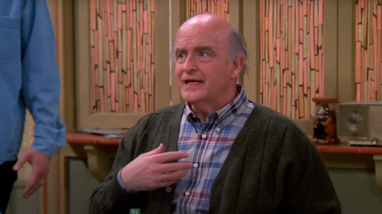 Peter Boyle as Frank Barone sits in a kitchen in Everybody Loves Raymond