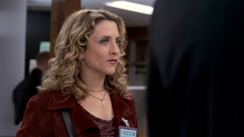 Sharona Fleming (Bitty Schram) at police station in Monk