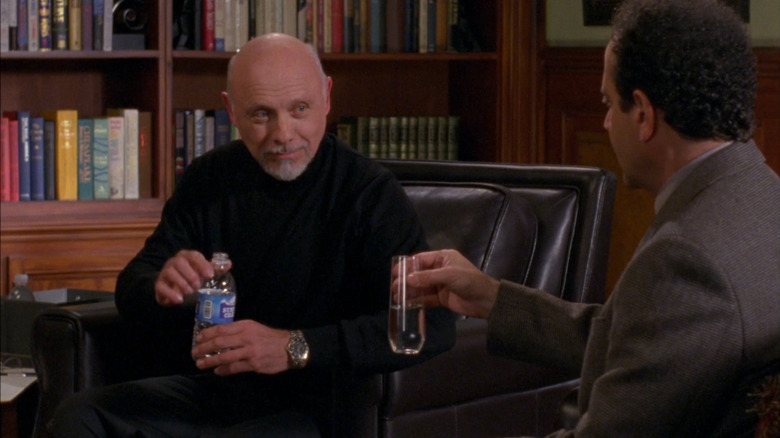 Dr. Neven Bell (Héctor Elizondo) pouring Adrian Monk (Tony Shalhoub) some water