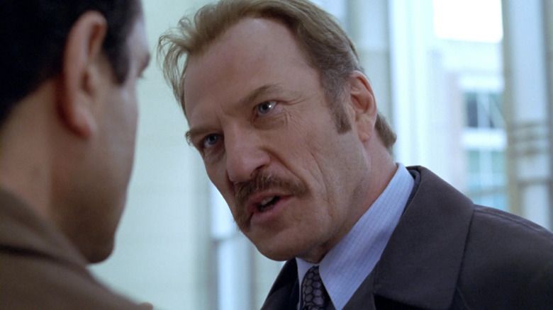 Captain Leland Stottlemeyer (Ted Levine) talking to Adrian Monk