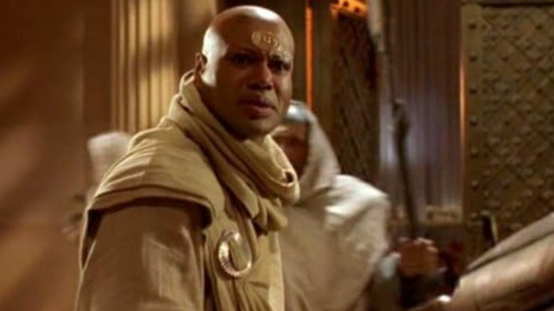 Christopher Judge's Teal'c in tan robes, looking incredulous in Stargate SG-1