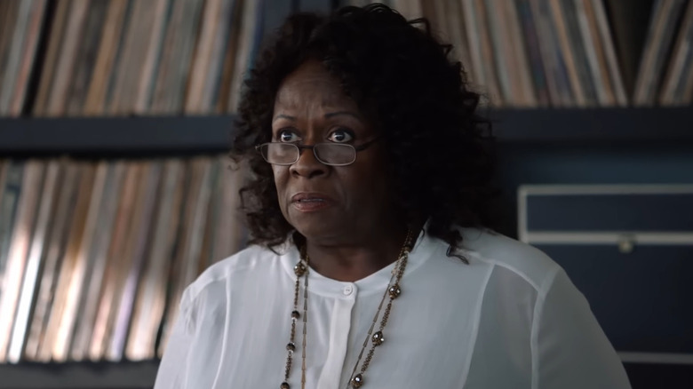 Aloma Wright as Gretchen in Harvey's office on Suits