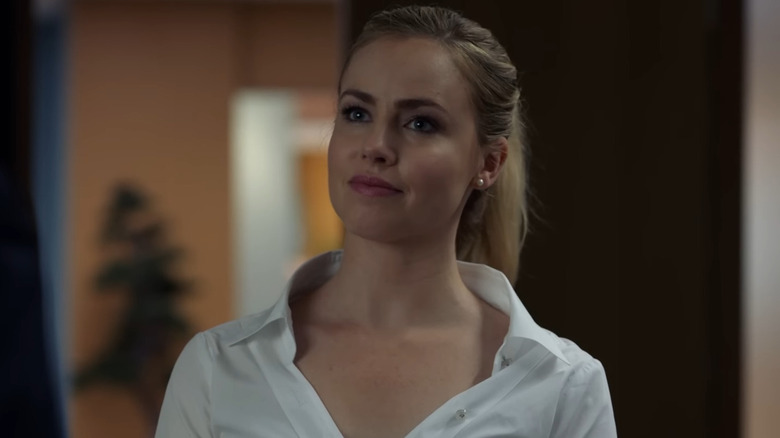 Amanda Schull as Katrina Bennett smirking on Suits