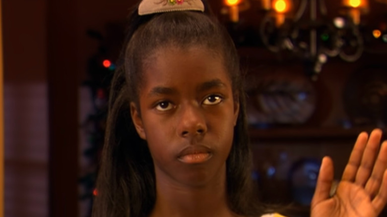 Camille Winbush as Vanessa Thomkins raising her hand on The Bernie Mac Show