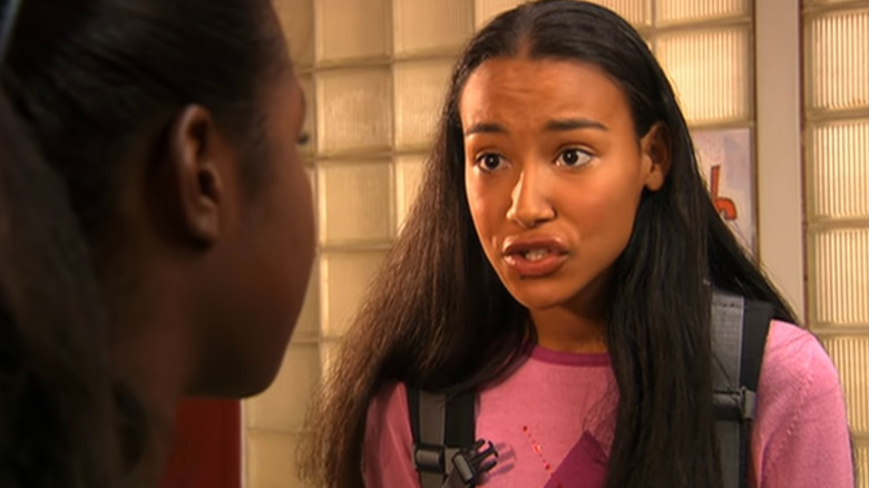 Donna (Naya Rivera) talking to Vanessa (Camille Winbush) on The Bernie Mac Show