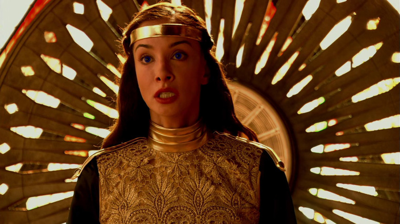 Alia como Regent na minissérie dos Frank Herbert de Dune, de Frank Herbert