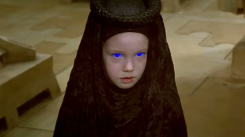 Toddler Alia conversing with the Padishah Emperor in David Lynch's Dune