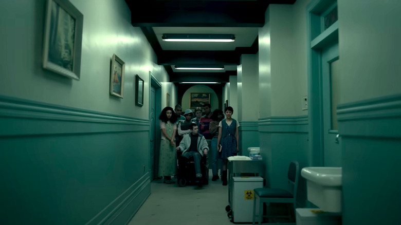 The cast of The Midnight Club explores the hallways