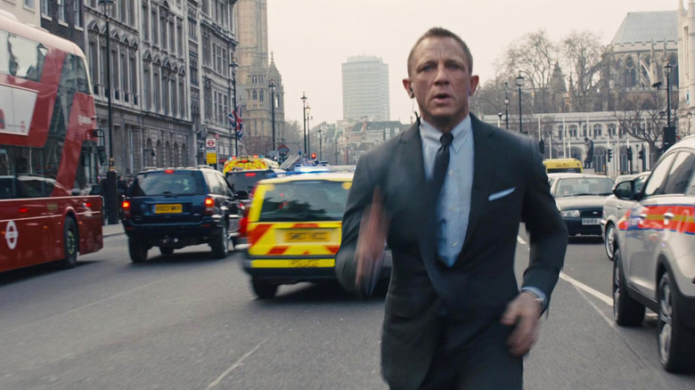 Daniel Craig's Jameses Bond passes through the streets of London in Skyfall