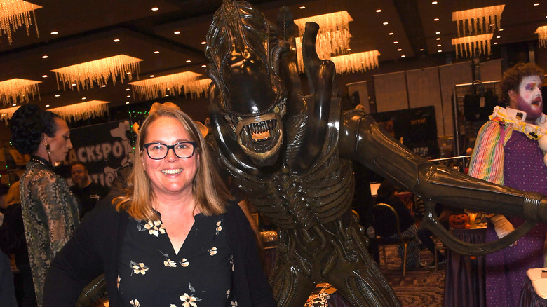 Carrie Henn posing with Xenomorph statue