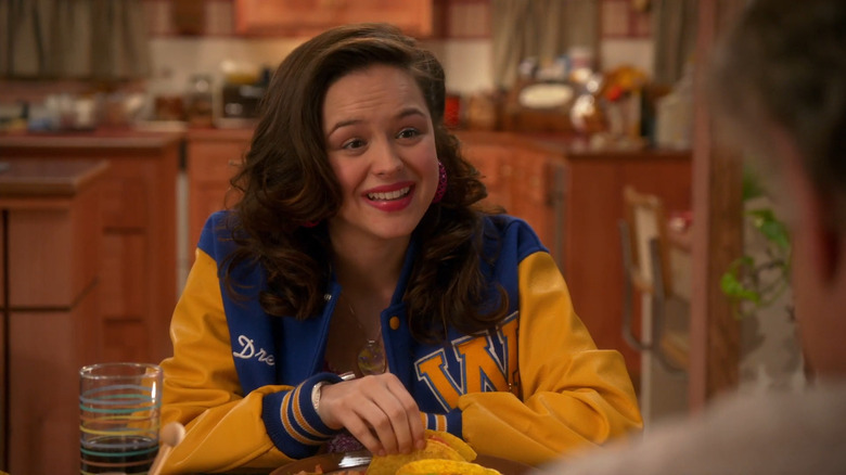 Hayley Orrantia as Erica Goldberg smiling in The Goldbergs