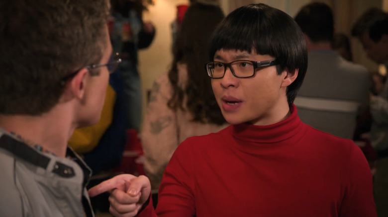 Kenny Ridwan as Dave Kim pointing at Adam in The Goldbergs