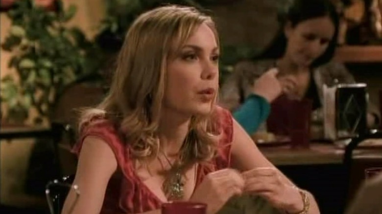 Katie sitting in a restaurant talking in the original Big Bang Theory pilot