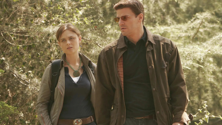 Temperance Brennan (Emily Deschanel) and Seeley Booth (David Boreanaz) walking in a forest on Bones