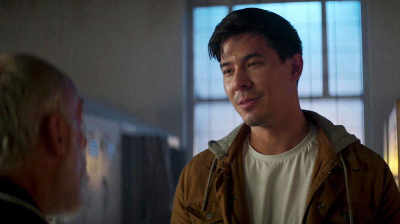 Lewis Tan as Cole Young smiling in Mortal Kombat (2021)