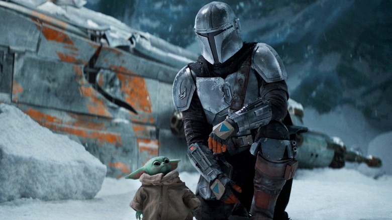 Grogu y Din Djarin en un planeta helado en The Mandalorian