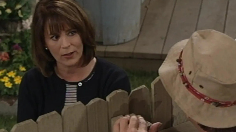 Patricia Richardson's Jill talking to Wilson over a fence in Home Improvement