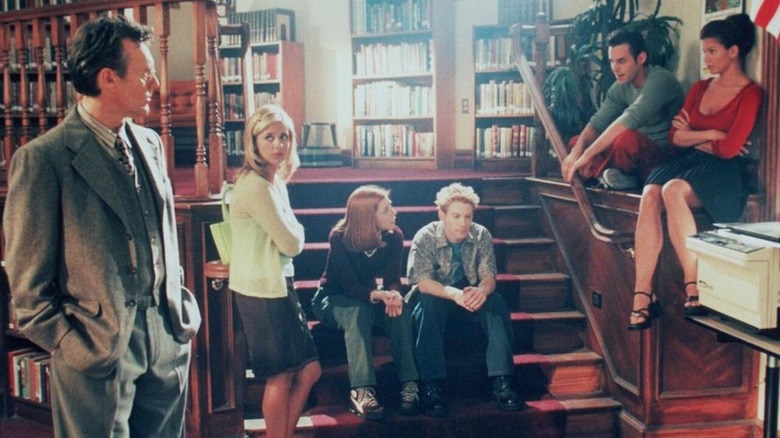 Anthony Stewart Head, Sarah Michelle Gellar, Alyson Hannigan, Seth Green, Nicholas Brendon, and Charisma Carpenter in Buffy the Vampire Slayer