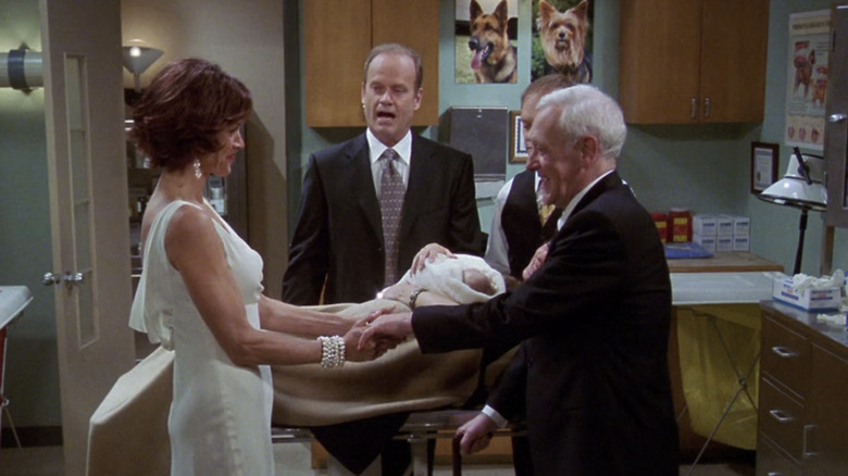 Frasier se casa con su padre y Ronnie se convierte en veterinario.