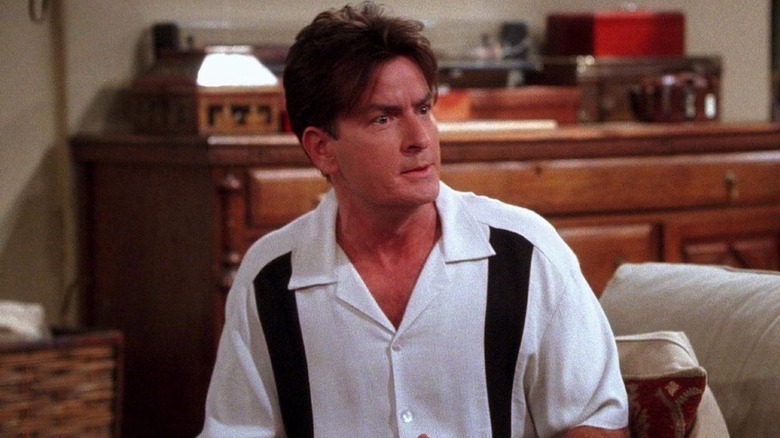 Charlie Sheen como Charlie em Dois Homens e Meio