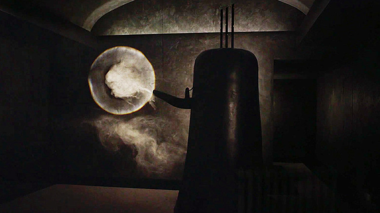 White orb coming out of giant tea kettle in Twin Peaks: The Return