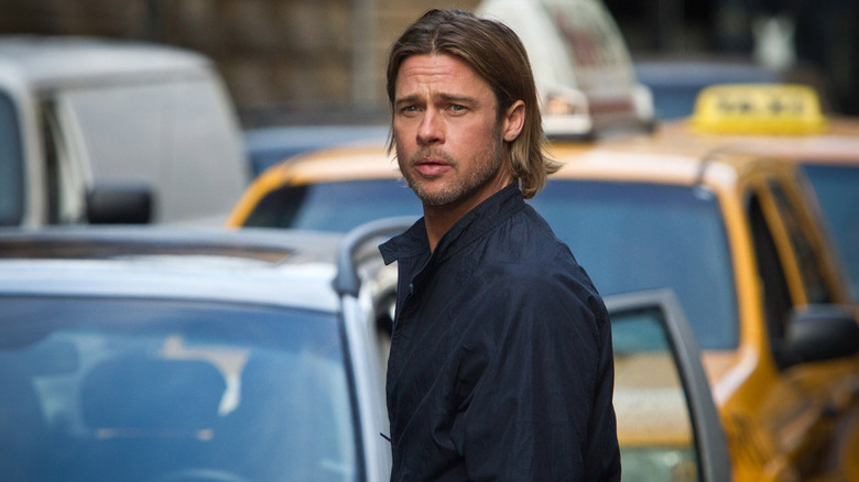 Brad Pitt perturbed in the street