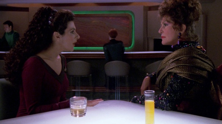 Deanna Troi and her mother having a psychic discussion in Ten Forward in Star Trek: The Next Generation