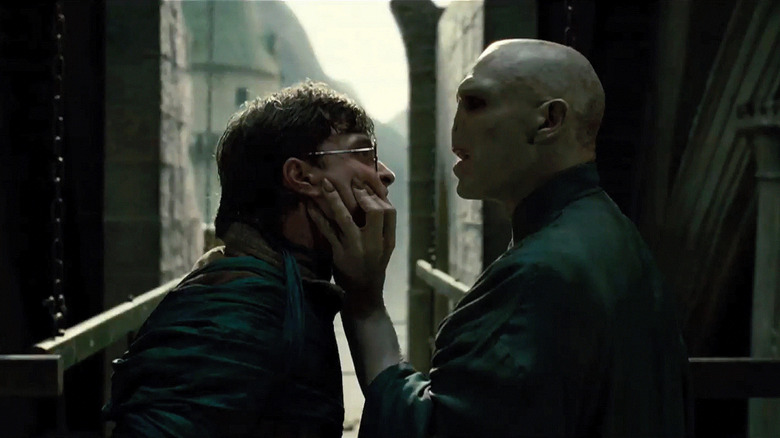 Voldemort grabbing Harry's face in Harry Potter and the Deathly Hallows