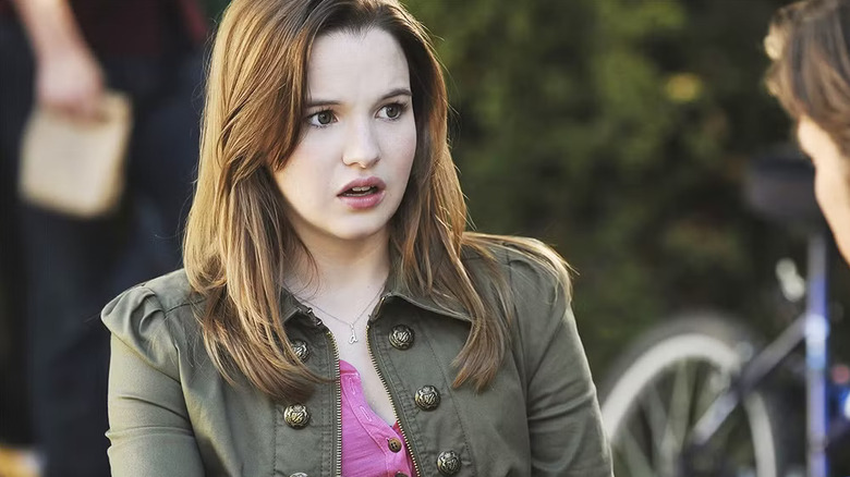 Kay Panabaker como Jimmy Bartlett en Léelo y llora