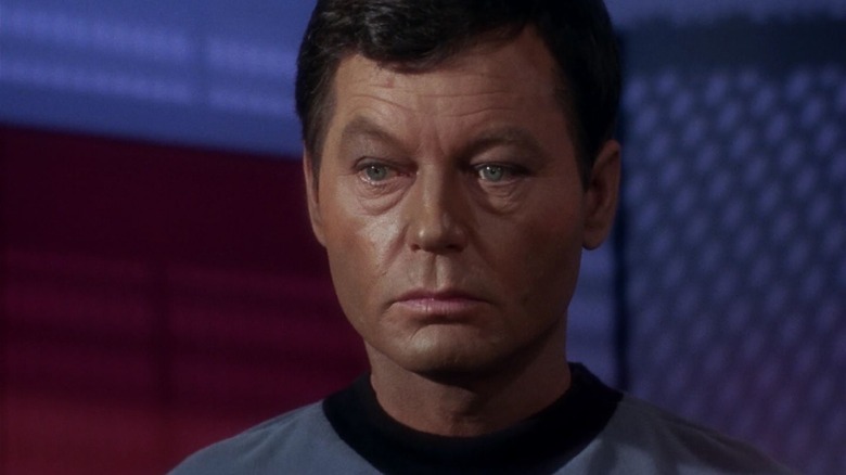 Por que o Dr. Leonard McCoy é chamado de Bone na série Star Trek